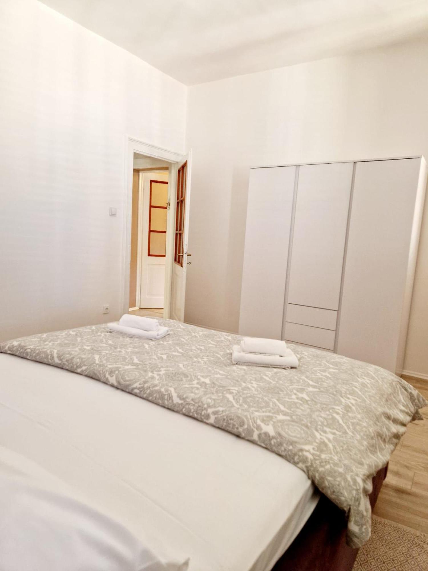 Apartment Pape Split Bagian luar foto